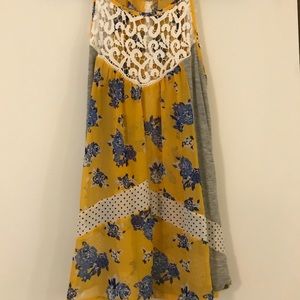 Gimmicks floral tank